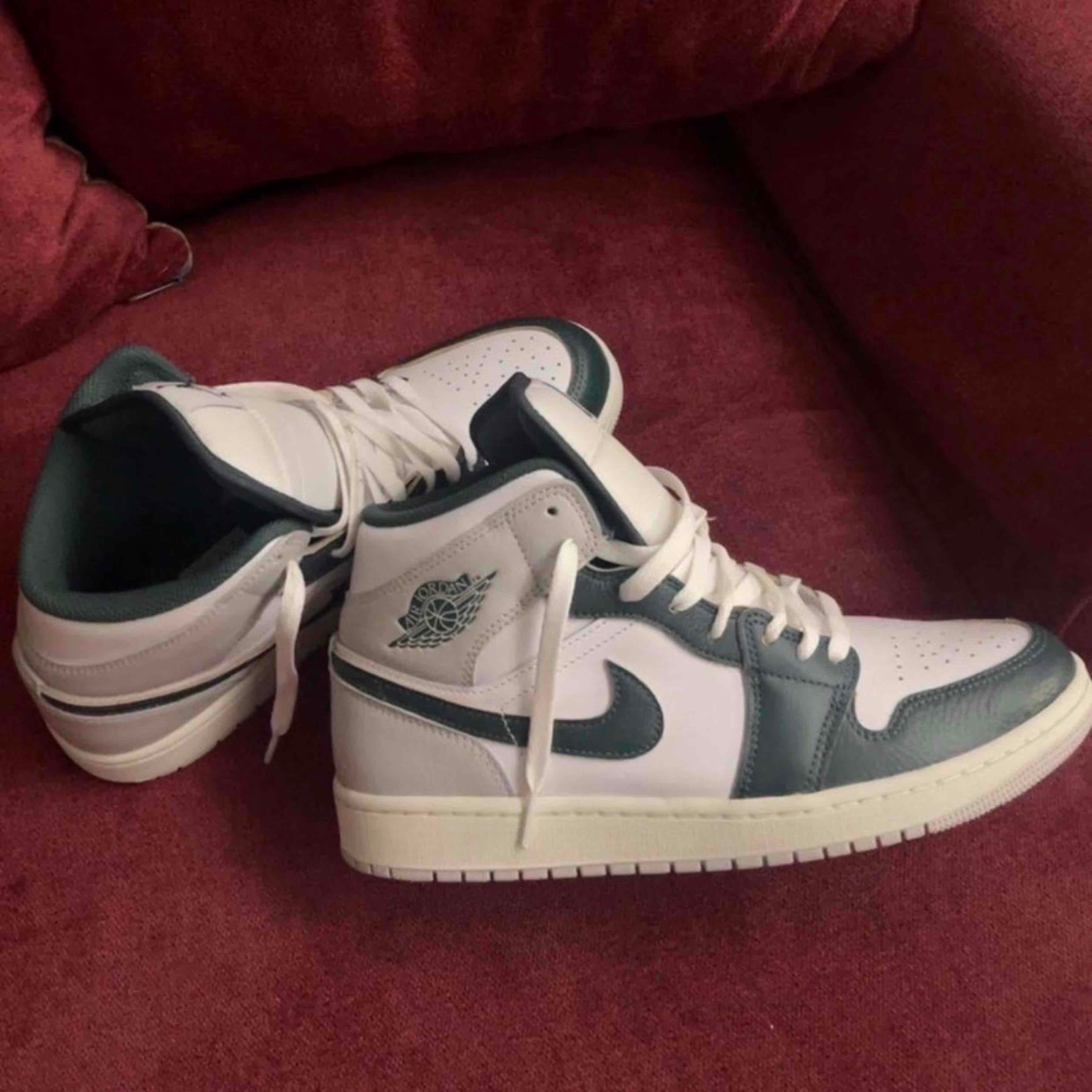 Air Jordan 1 Mid Se — 2