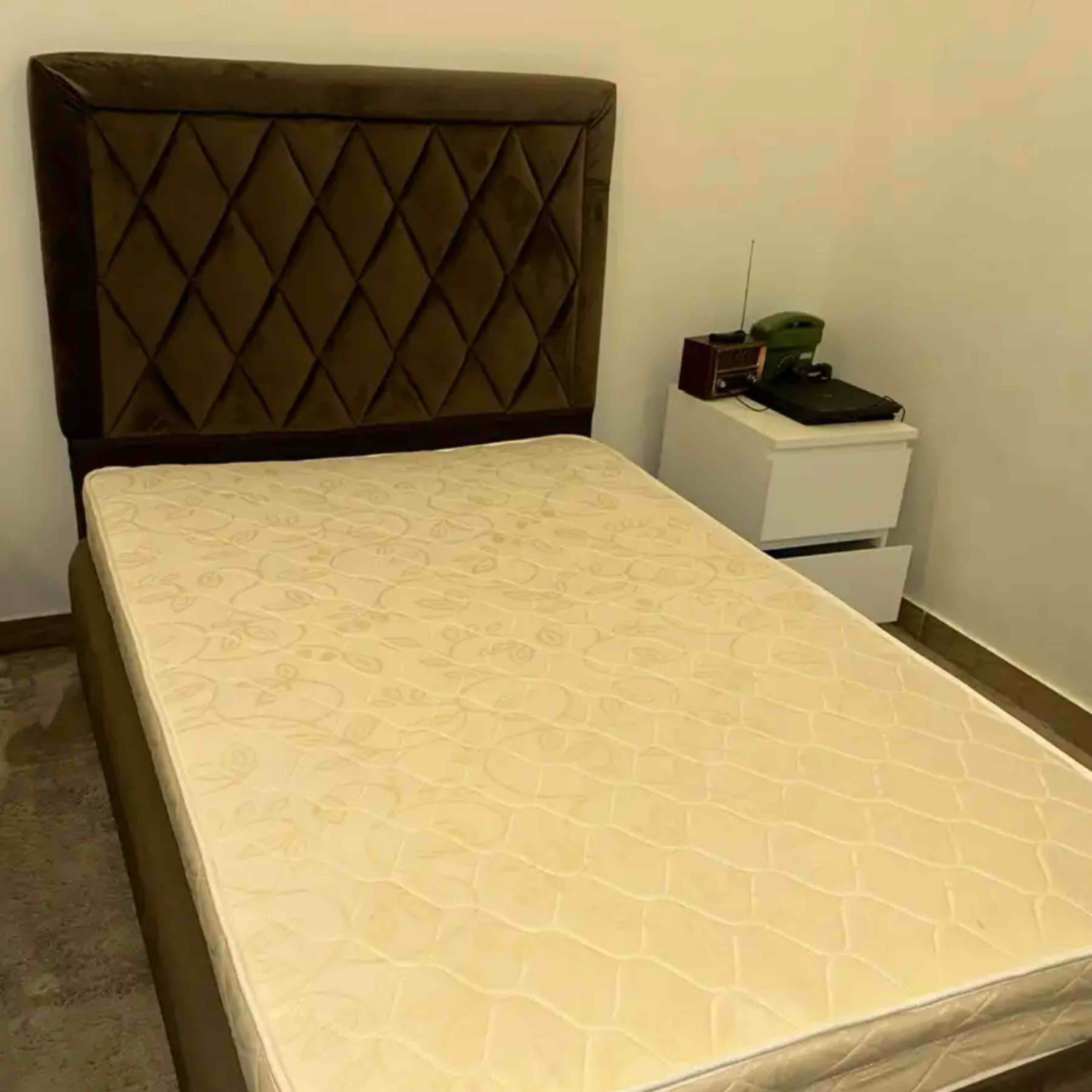 سرير نفر ونص مع الصراحه 