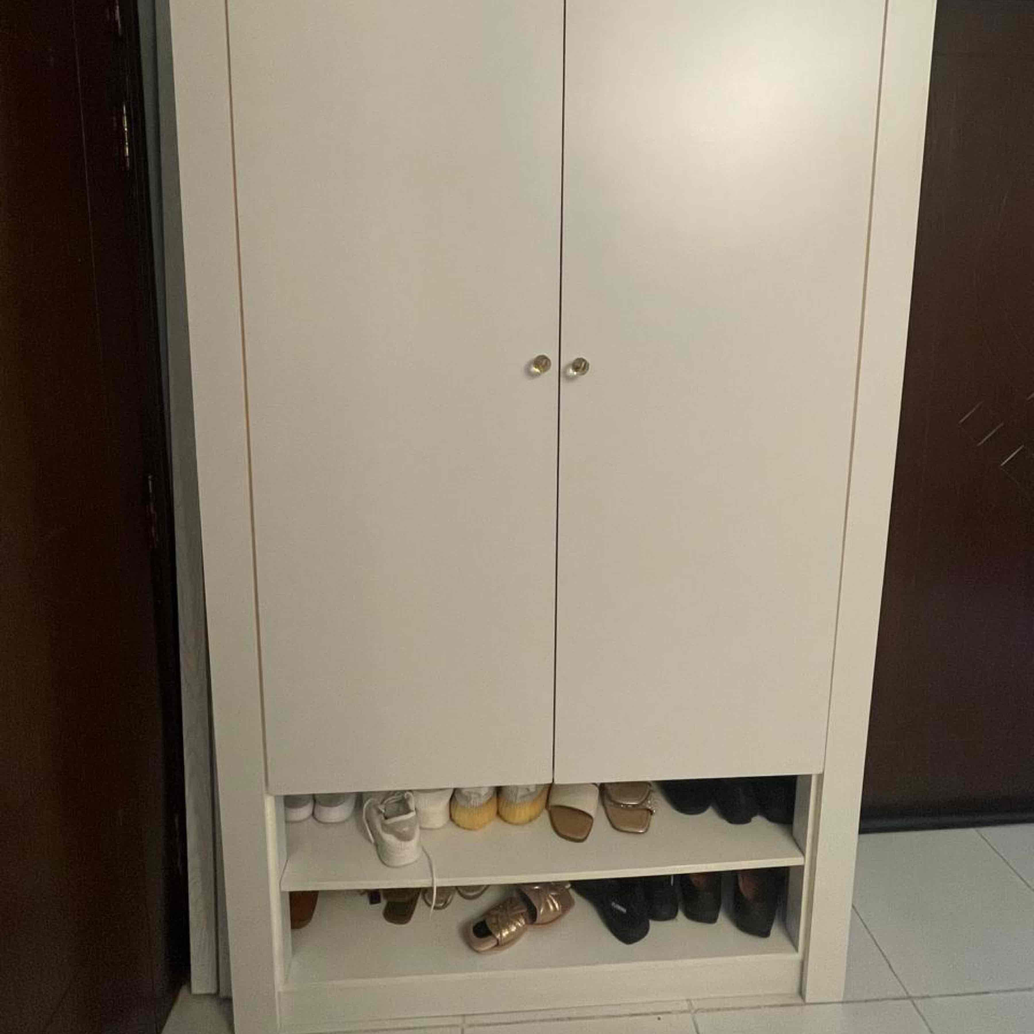 دولاب عبايات وجزامة