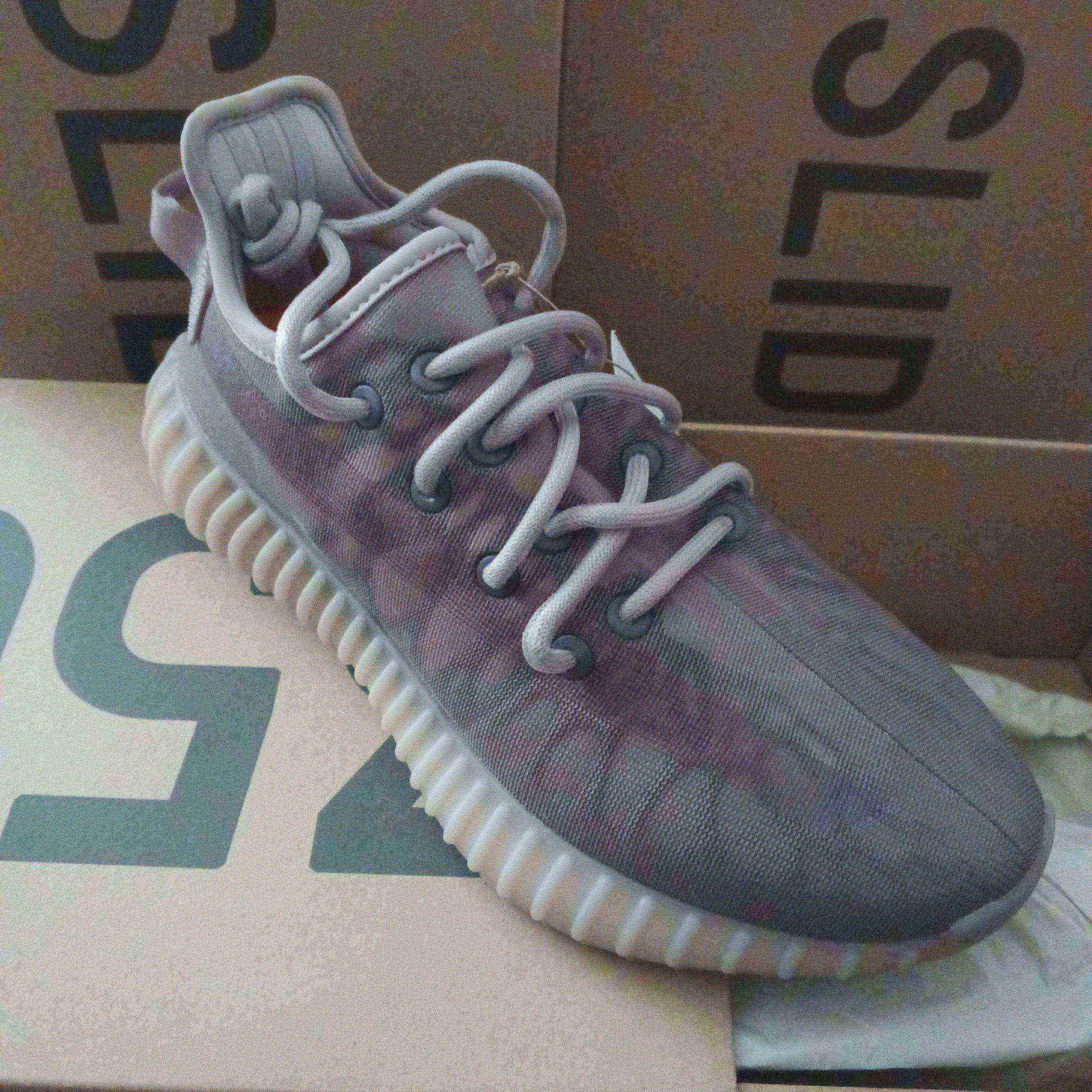 Yeezy 350 Monmis Size 6Us  (38.2/3)