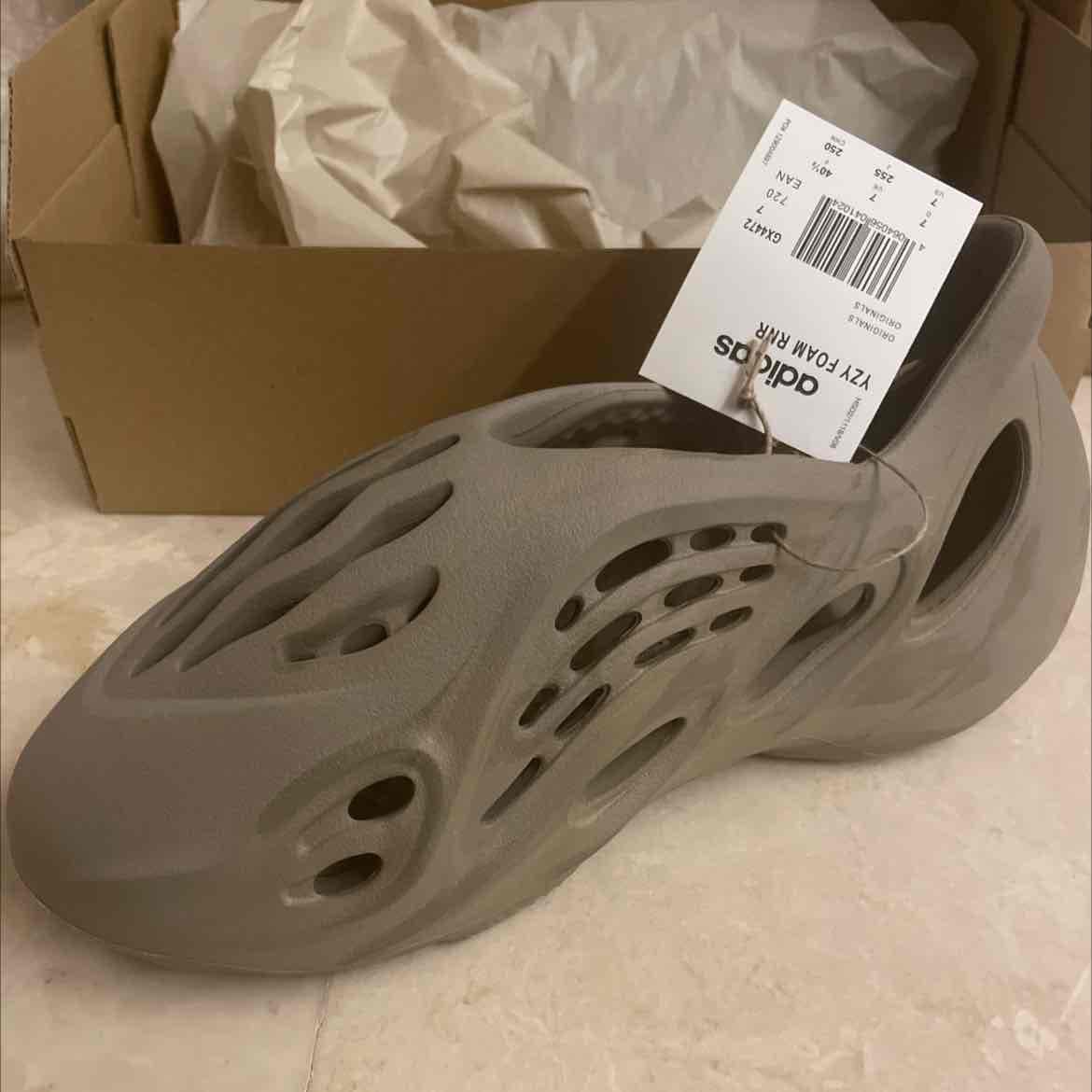 Yeezy Foam Rnr Size 7Us 