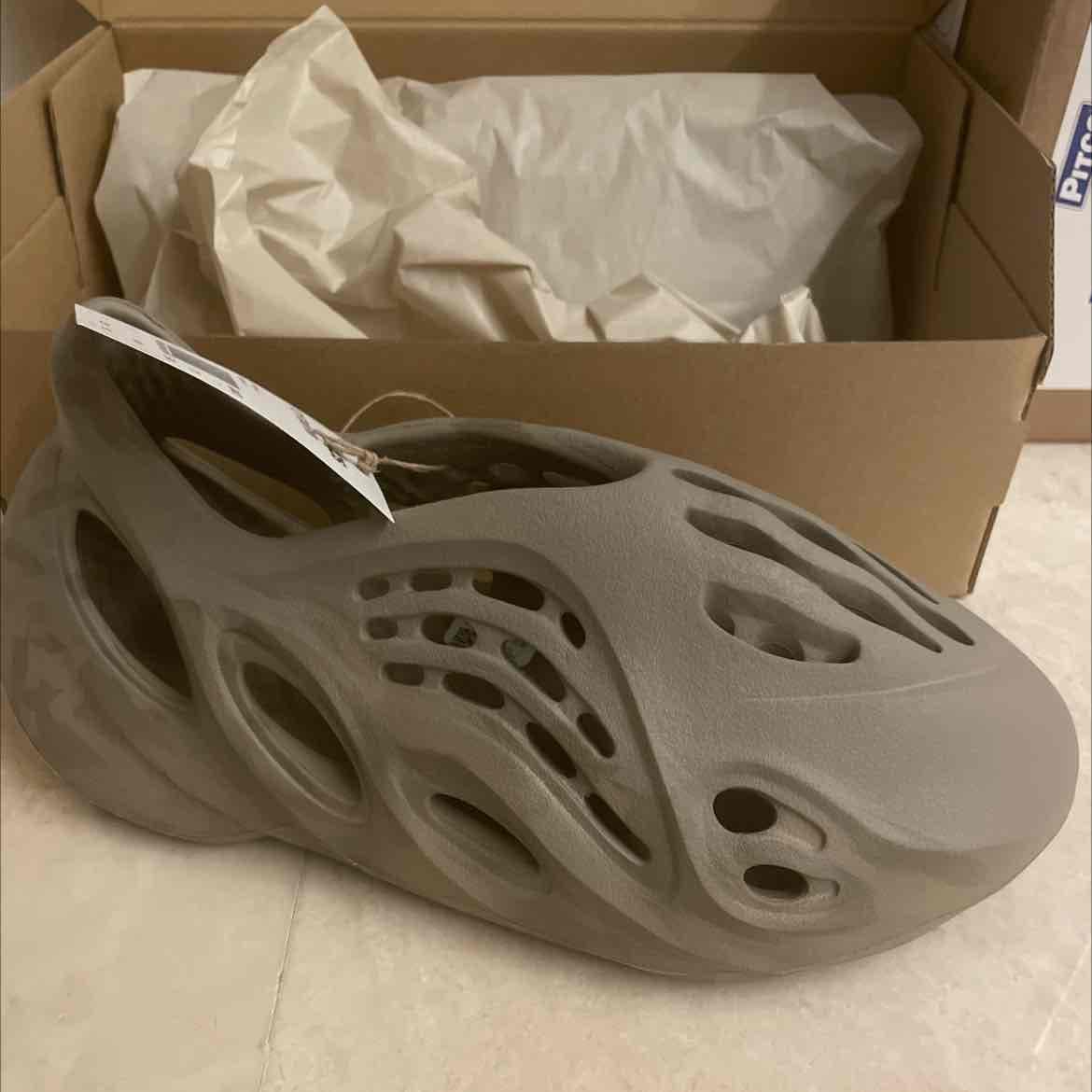 Yeezy Foam Rnr Size 7Us  — 2