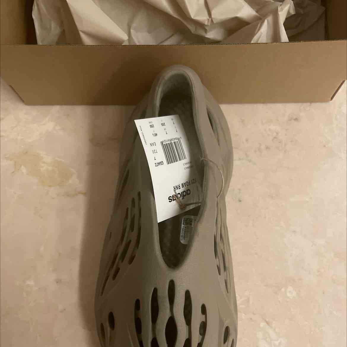 Yeezy Foam Rnr Size 7Us  — 3