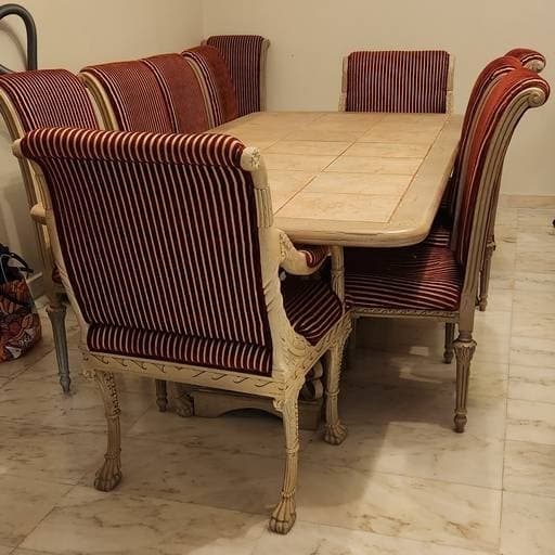 طاولة طعام مع ١٠ كراسي — 2