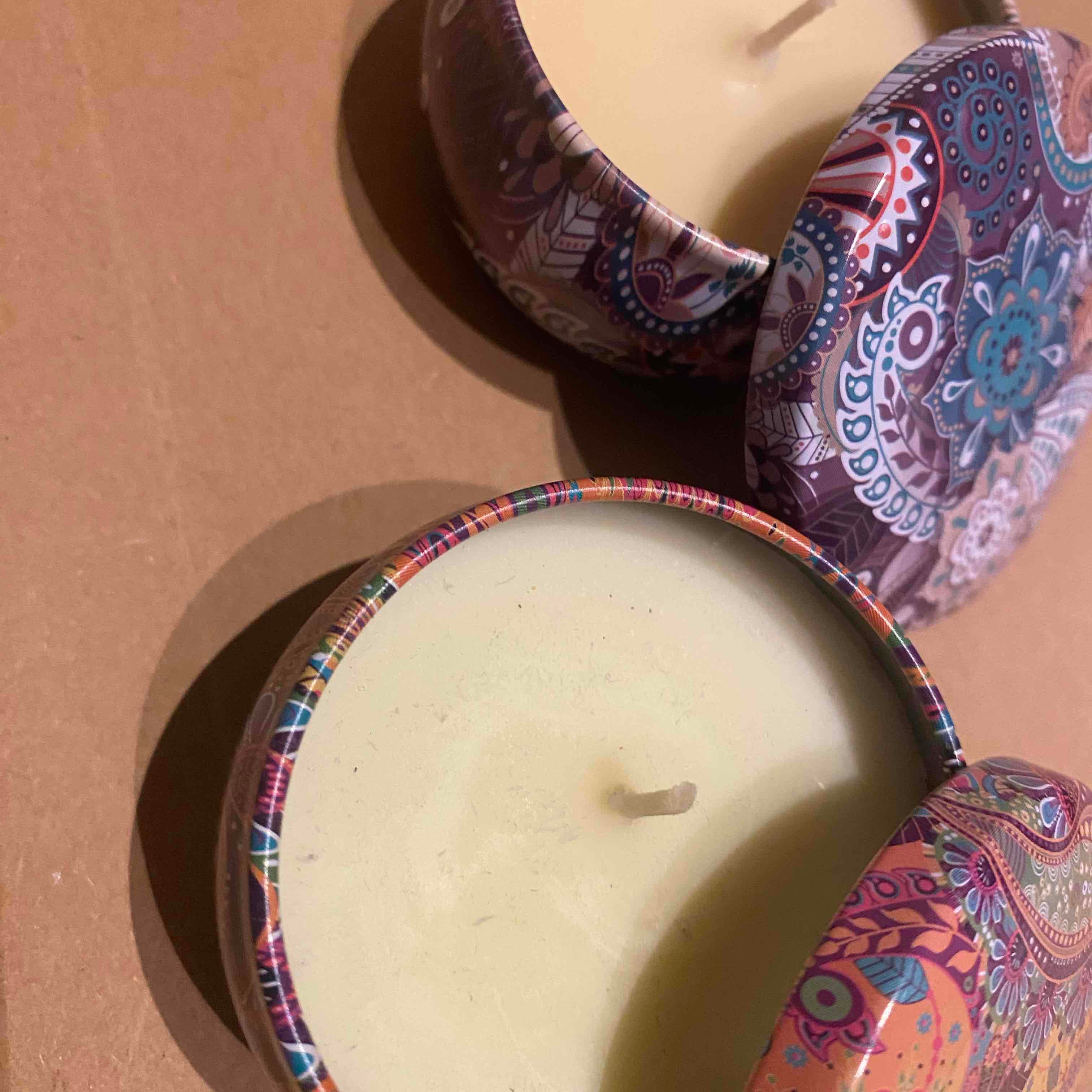 شمعه فواحه ب فتيله واحده. ،،  — 2